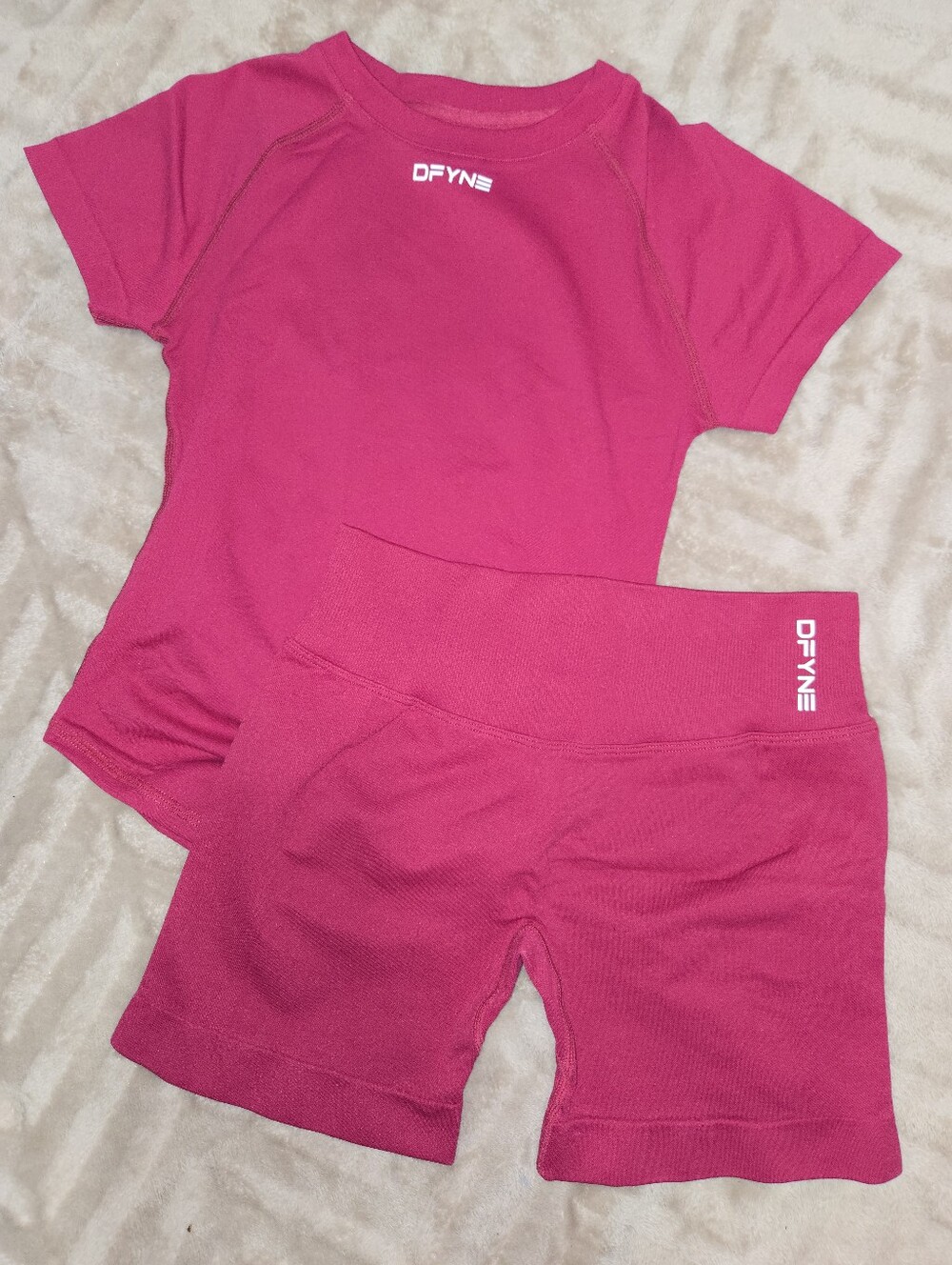 DFYNE Active Wear Set in Deep Pink size SMALL